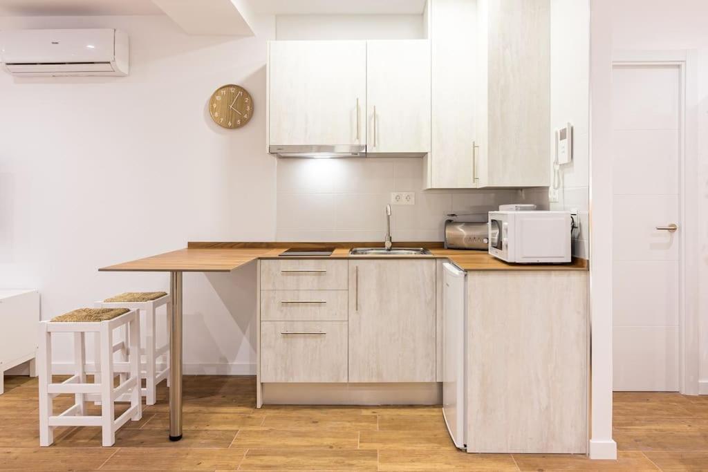Malagueta Apartments Malaga Exterior photo