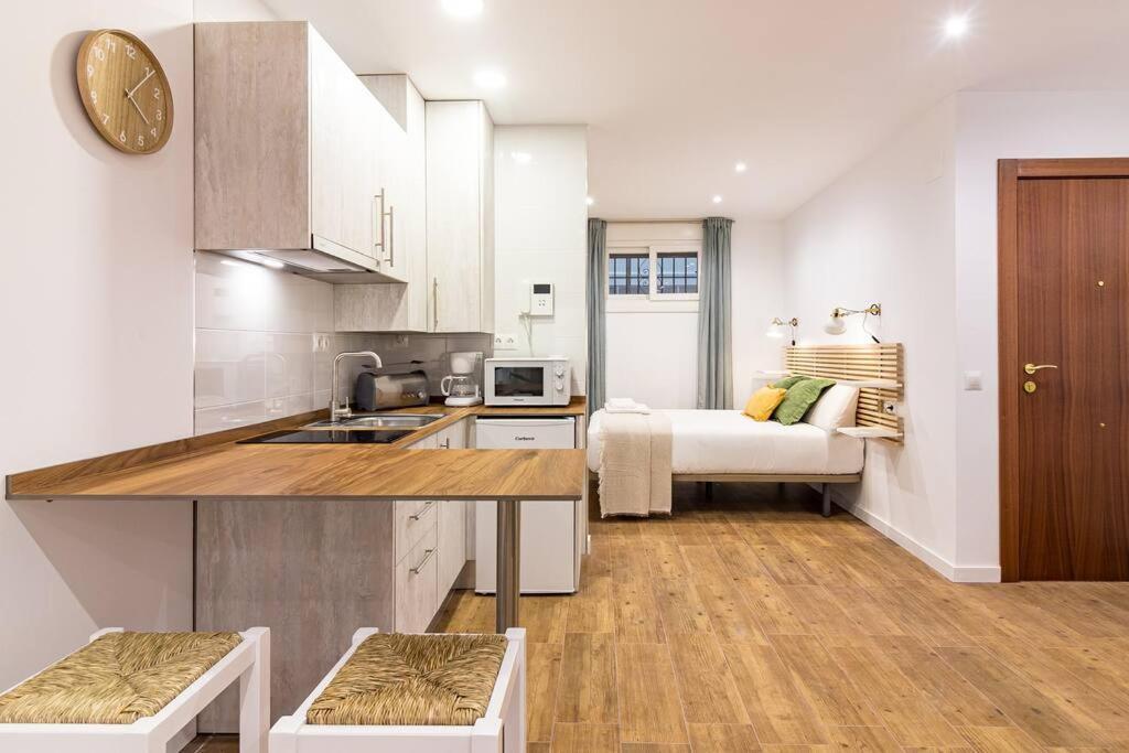 Malagueta Apartments Malaga Exterior photo